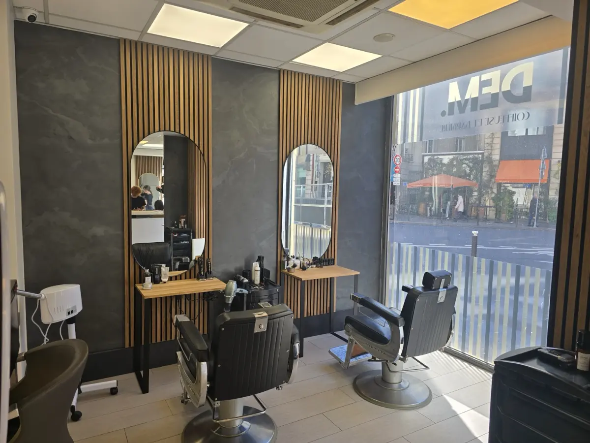 Ambiance chaleureuse du salon Tandem